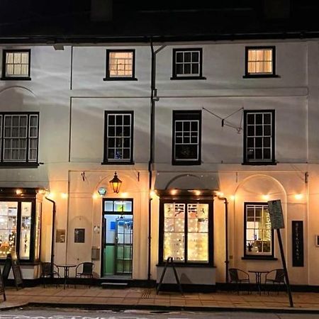 The Black Lion Royal Hotel 兰彼得 外观 照片