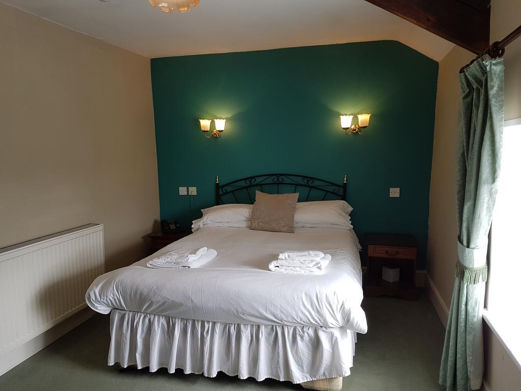 The Black Lion Royal Hotel 兰彼得 客房 照片